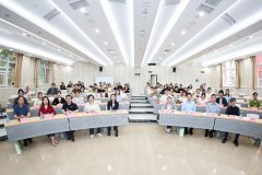 解了教师正在AI讲授使用中的难点取迷惑 